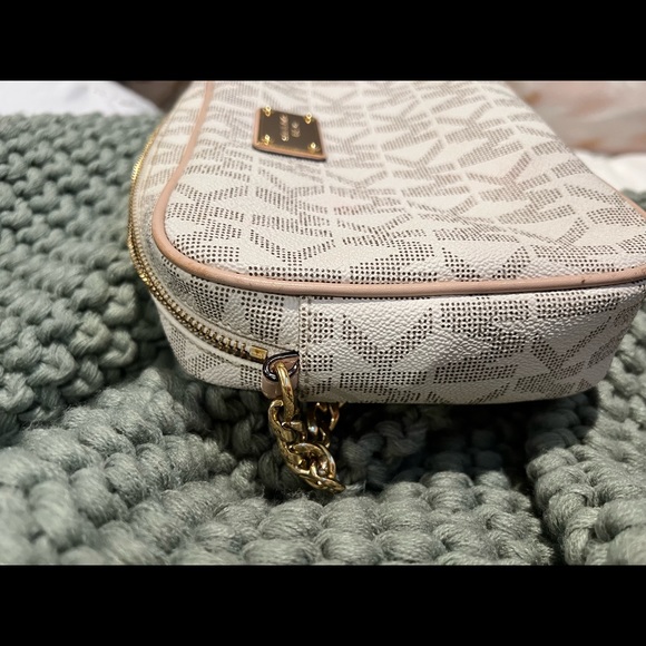 Michael Kors cross body - Picture 8 of 10